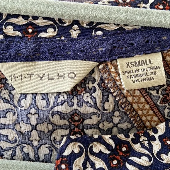 Beautiful pullover blouse - Picture 3 of 5